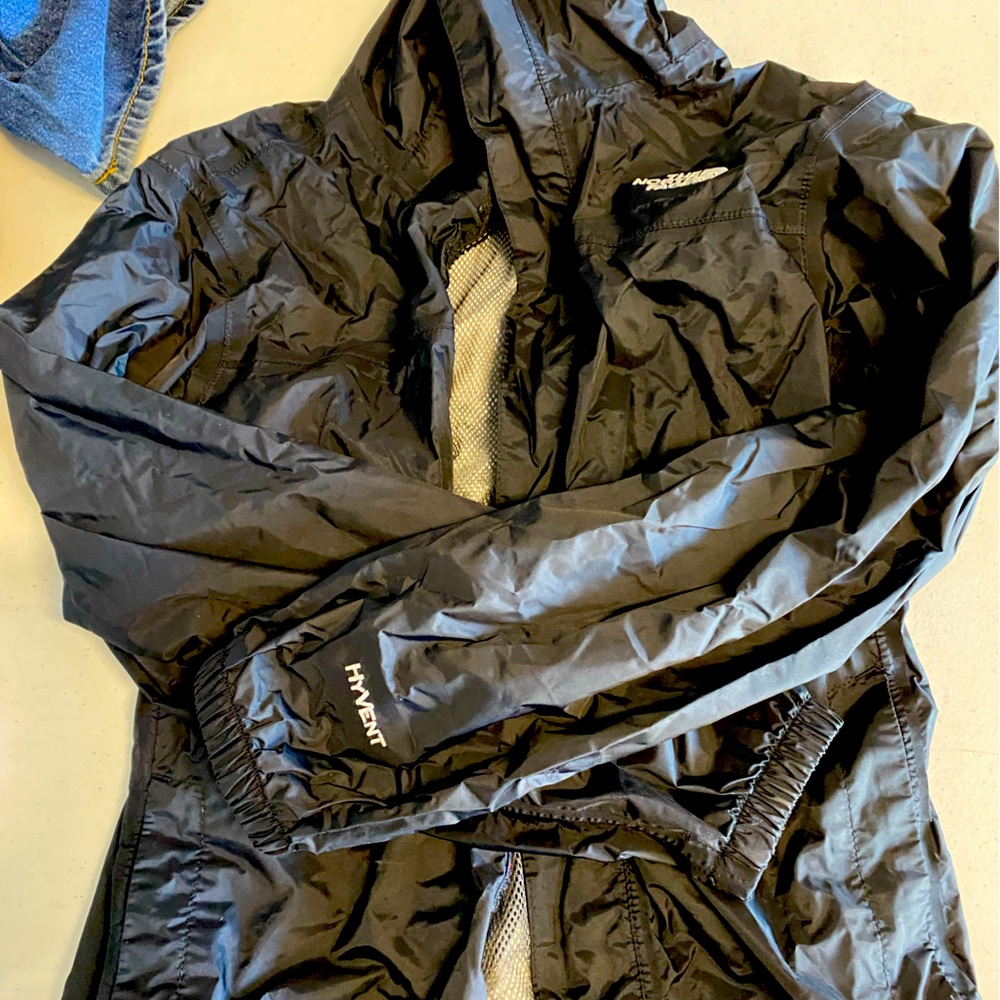 North face rain coat youth black in great condition